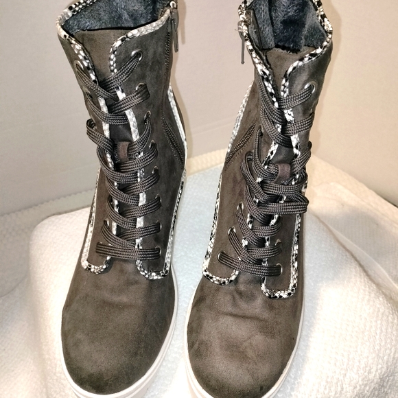 Bamboo Women's Taupe Platform Chunky Heeled Boot Sz EU/37.5 US 7.5 - Picture 7 of 9